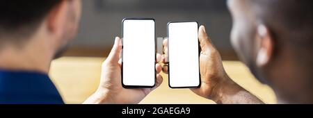 Mobiltelefon In Der Hand Halten. Smartphone In Den Händen Stockfoto