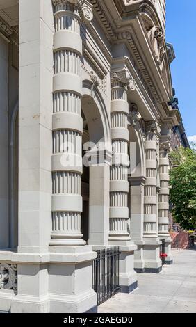 57 West 75th Street, entworfen von Lamb & Rich, ist Teil des Upper West Side / Central Park West Historic District. Stockfoto