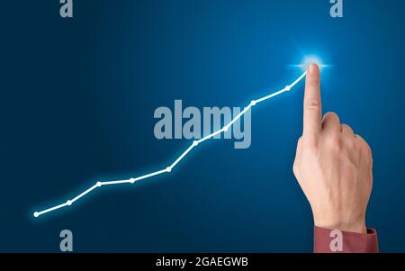 Diagramm mit Handzeichnung, Diagramm des Wachstums. Entwicklungs- und Wachstumsgeschäft. Man Hand zeigt Linie Punktdiagramm Unternehmens zukünftigen Wachstumsplan Stockfoto