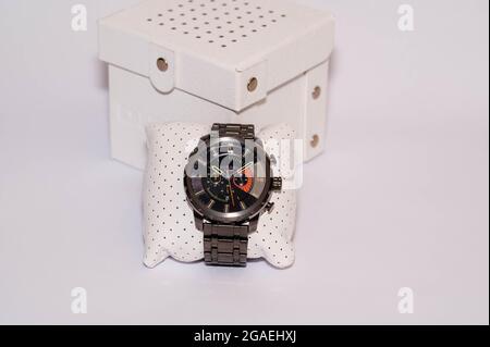 Luxuriöse Herrenarmbanduhr mit Diesel Stockfoto