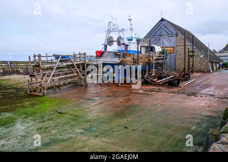 Die Werft in der Dämmerung, Saint-Vaast la Hougue, Cotentin, Normandie, Frankreich Stockfoto