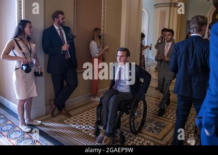 Der US-Repräsentant Madison Cawthorn (Republikaner von North Carolina) verlässt die Senatskammer, während Mitglieder des House Freedom Caucus in die Senatskammer gehen, um gegen das Maskenmandat im US-Kapitol in Washington, DC, am Donnerstag, den 29. Juli 2021 zu protestieren. Foto von Rod Lampey/CNP/ABACAPRESS.COM Stockfoto