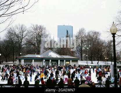 Boston Gemeinsame Wintereisläufer zu Weihnachten Stockfoto