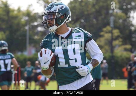 Philadelphia, PA, USA. Juli 2021. Philadelphia Eagles Wide Receiver J.J. ARCEGA-WHITESIDE (19) nimmt am Freitag, den 30. Juli 2021, an Trainingslagern im NovaCare Complex in Philadelphia, PA, Teil. (Bild: © Saquan Stimpson/ZUMA Press Wire) Stockfoto