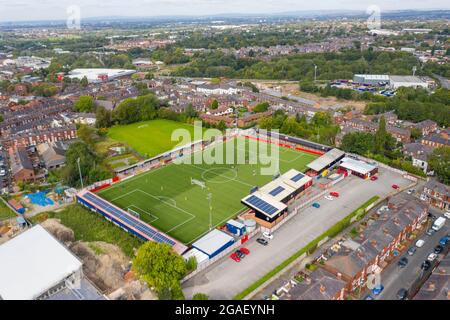 Luftdrohne Blick auf Hyde Henshire Manchester , Hyde United Stadium Ewen Fields Stockfoto