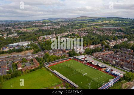 Luftdrohne Blick auf Hyde Henshire Manchester , Hyde United Stadium Ewen Fields Stockfoto