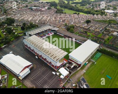 Luftaufnahme des Turf Moor, Heimstadion des Burnley Football Club, Rival des Blackburn FC Drone Stockfoto