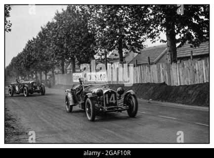 1931 Le Mans 24 Stunden Vintage Motor Race mit Alfa Romeo Nr. 14 von Zehender und Marinoni, die das Rennen nicht beendet haben, aber der gleiche Partner Alfa Romeo Auto Nr. 16 kam zuerst mit dem Briten Francis Curzon, Earl Howe und Sir Henry Birkin Stockfoto