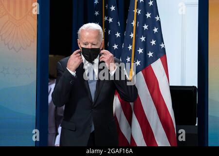 Washington DC, USA. Juli 2021. Der US-Präsident Joe Biden trifft sich am Freitag, den 30. Juli 2021, zu einem virtuellen Treffen mit den Gouverneuren, um im Eisenhower Executive Office Building in der Nähe des Weißen Hauses in Washington DC, USA, über die Maßnahmen zur Vermeidung von Waldbränden, zur Vorbereitung und Reaktion zu diskutieren. Quelle: Sarah Silbiger/Pool via CNP/dpa/Alamy Live News Stockfoto