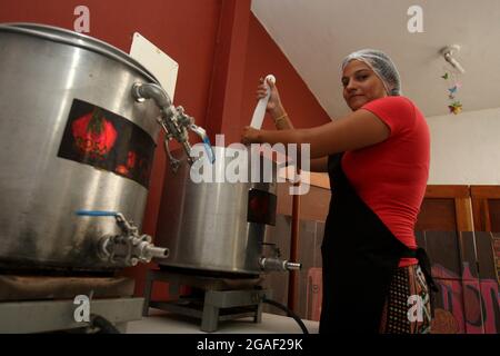 salvador, bahia, brasilien - 26. januar 2017: Handwerkliche Bierproduktion in der Stadt Salvador. *** Ortsüberschrift *** Stockfoto