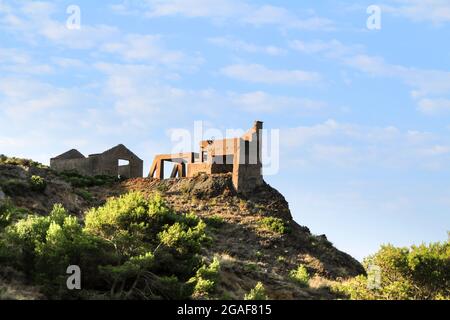 Überreste von verlassenen Gebäuden aus den Minen des Dorfes La Union in der Provinz Cartagena, Gemeinde Murcia, Spanien. Stockfoto