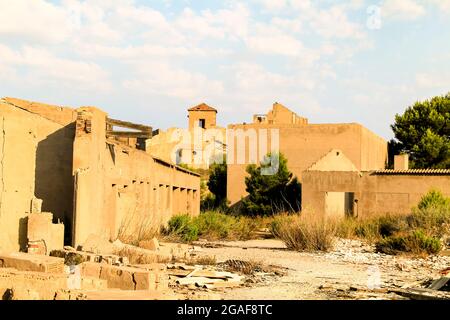 Überreste von verlassenen Gebäuden aus den Minen des Dorfes La Union in der Provinz Cartagena, Gemeinde Murcia, Spanien. Stockfoto