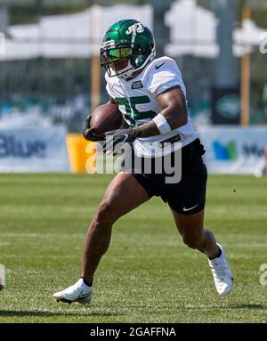 New Jersey, USA. Juli 2021. 30. Juli 2021, Florham Park, New Jersey, USA: New York Jets laufen zurück Austin Walter (35) während des Trainings im Atlantic Health Jets Training Center, Florham Park, New Jersey. Duncan Williams/CSM Kredit: CAL Sport Media/Alamy Live News Stockfoto