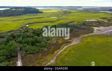 Luftaufnahme des Salzwassersumpfes und des Tolomato River in St. Augustine, Florida. Stockfoto