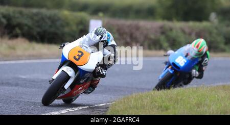 Armoy, Antrim, Nordirland. Juli 2021. Armoy Road Races, The Race of Legends Motor Cycling, Day One; Michael Dunlop auf dem Weg zu seinem ersten Sieg der 2021 Armoy Road Races beim 250 GP-Rennen Credit: Action Plus Sports/Alamy Live News Stockfoto