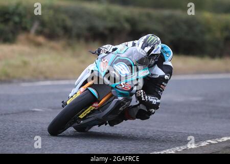 Armoy, Antrim, Nordirland. Juli 2021. Armoy Road Races, The Race of Legends Motor Cycling, Day One; Michael Dunlop (Yamaha R6) Siegen beim ersten Supersport-Rennen Kredit: Action Plus Sports/Alamy Live News Stockfoto