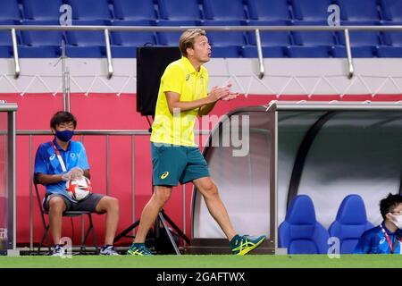 Tokio, Japan, 24. Juli 2021. Der australische Manager Tony Gustavsson ruft während des Fußballspiels der Frauengruppe G – Match 11 zwischen Australien und Schweden am 1. Tag der Olympischen Spiele in Tokio 2020 Anweisungen aus. Quelle: Pete Dovgan/Speed Media/Alamy Live News Stockfoto