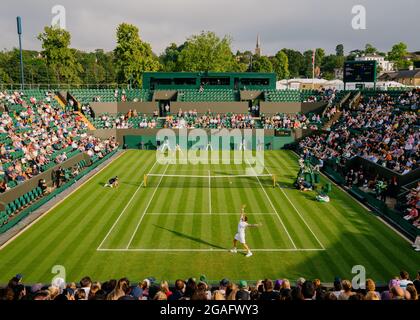 Allgemeine Ansichten von F. Delbonis aus Argentinien und EINEM Rublev aus Russland bei den Wimbledon Championships Stockfoto