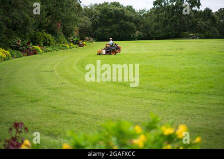 Blick auf den Großen Rasen in den Bellingrath Gardens Stockfoto