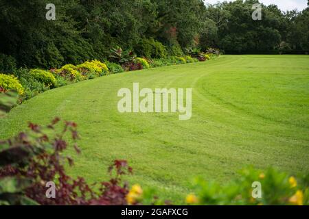 Blick auf den Großen Rasen in den Bellingrath Gardens Stockfoto