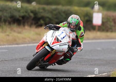 Armoy, Antrim, Nordirland. Juli 2021. Armoy Road Races, The Race of Legends Motor Cycling, Day One; Dominic Herbertson (Cowton Racing Kawasaki ZX6) während der Supersports Practice Credit: Action Plus Sports/Alamy Live News Stockfoto