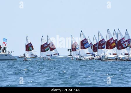 Die Hitze der Einpersonenfahrt der Frauen - Laser Radial während der Olympischen Spiele Tokio 2020, Segeln, am 25. Juli 2021 im Enoshima Yacht Harbour in Enoshima, Japan - Foto Yoann Cambefort / Marti Media / DPPI Stockfoto