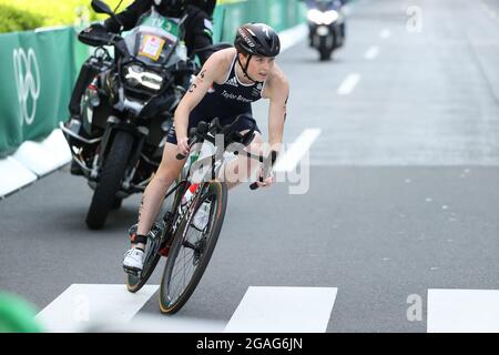 Tokio, Japan. Juli 2021. Georgia Taylor-Brown - Team Great Britain (GBR) Triathlon : Gemischte Staffel während der Olympischen Spiele 2020 in Tokio im Odaiba Marine Park in Tokio, Japan. Quelle: Naoki Morita/AFLO SPORT/Alamy Live News Stockfoto