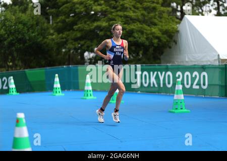 Tokio, Japan. Juli 2021. Cassandre BEAUGRAND - Team France (FRA) Triathlon : Gemischte Staffel während der Olympischen Spiele 2020 in Tokio im Odaiba Marine Park in Tokio, Japan. Quelle: Naoki Morita/AFLO SPORT/Alamy Live News Stockfoto