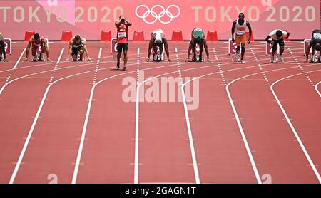 Tokio, Japan. Juli 2021. Aveni Miguel (3. L) aus Angola wird während der 100-m-Hitze der Männer bei den Olympischen Spielen 2020 in Tokio, Japan, 31. Juli 2021 disqualifiziert. Quelle: Jia Yuchen/Xinhua/Alamy Live News Stockfoto