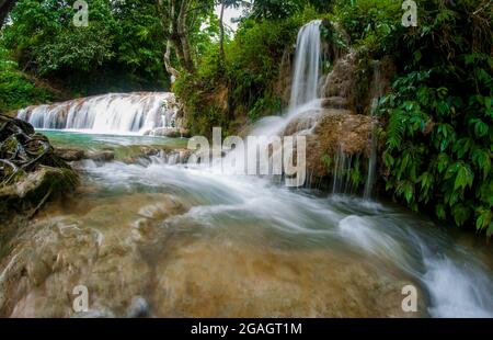 Schöner Wasserfall in Pu Luong Dorf Thanh Hoa Provinz Nordvietnam Stockfoto