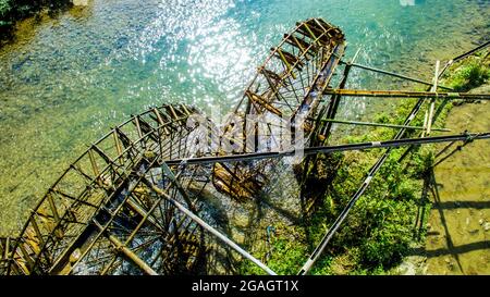 Schönes Wasserrad in Pu Luong Dorf Thanh Hoa Provinz Nordvietnam Stockfoto