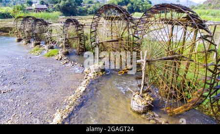 Schönes Wasserrad in Pu Luong Dorf Thanh Hoa Provinz Nordvietnam Stockfoto