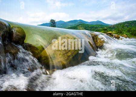 Schöner Wasserfall in Pu Luong Dorf Thanh Hoa Provinz Nordvietnam Stockfoto