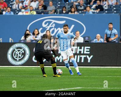 New York, NY - 30. Juli 2021: Valentin Castellanos (11) von NYCFC kontrolliert den Ball während des regulären Spiels der MLS gegen Columbus Crew im Yankee Stadium Stockfoto