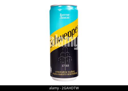 Tjumen, Russland-26. April 2021: Schweppes Aluminium kann auf weißem Hintergrund isoliert werden Stockfoto