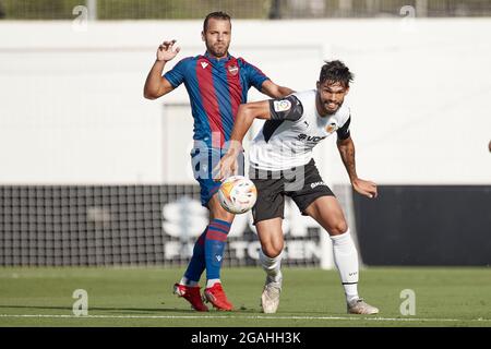 Valencia, Spanien. Juli 2021. Spieler in Aktion während des Vorsaison-Freundschaftsspiels zwischen Valencia CF und Levante UD im Estadio Antonio Puchades in Valencia, Spanien. (Bild: © Indira/DAX via ZUMA Press Wire) Stockfoto