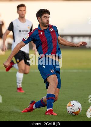 Valencia, Spanien. Juli 2021. Spieler in Aktion während des Vorsaison-Freundschaftsspiels zwischen Valencia CF und Levante UD im Estadio Antonio Puchades in Valencia, Spanien. (Bild: © Indira/DAX via ZUMA Press Wire) Stockfoto