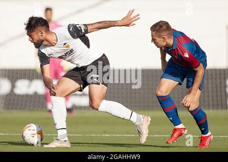 Valencia, Spanien. Juli 2021. Spieler in Aktion während des Vorsaison-Freundschaftsspiels zwischen Valencia CF und Levante UD im Estadio Antonio Puchades in Valencia, Spanien. (Kredit: Indira) Gutschrift: DAX Images/Alamy Live News Stockfoto