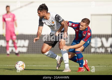 Valencia, Spanien. Juli 2021. Spieler in Aktion während des Vorsaison-Freundschaftsspiels zwischen Valencia CF und Levante UD im Estadio Antonio Puchades in Valencia, Spanien. (Kredit: Indira) Gutschrift: DAX Images/Alamy Live News Stockfoto