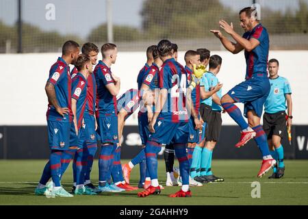 Valencia, Spanien. Juli 2021. Levante UD-Spieler vor dem Vorsaison-Freundschaftsspiel zwischen Valencia CF und Levante UD im Estadio Antonio Puchades in Valencia, Spanien. (Kredit: Indira) Gutschrift: DAX Images/Alamy Live News Stockfoto