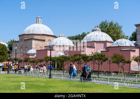 Türkei Istanbul Hagia Sophia. Eingang des osmanischen Hammam neben der Hagia Sophia einer der touristisch meist besuchten Orte für traditionelle Stockfoto