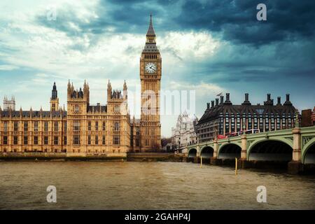 Typische Ansicht von London, Palace of Westminster mit Big Ben Stockfoto