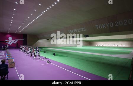Tokio, Japan. Juli 2021. Schießerei: Olympiade, Vorkampf, Kleinkaliber-Sportgewehr mit drei Positionen 50 m (3 x 40), Frauen, Finale, auf der Asaka Shooting Range. Jolyn Beer (4. Von rechts) aus Deutschland in Aktion. Quelle: Jan Woitas/dpa-Zentralbild/dpa/Alamy Live News Stockfoto