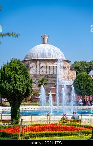 Türkei Istanbul Hagia Sophia. Eingang des osmanischen Hammam neben der Hagia Sophia einer der touristisch meist besuchten Orte für traditionelle Stockfoto