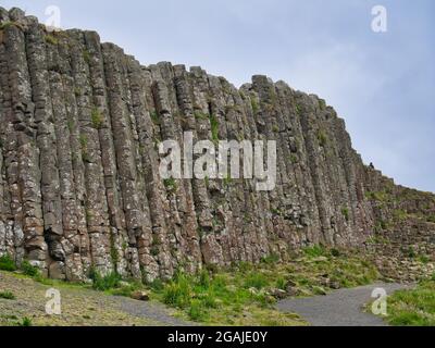 Basaltsäulen bei Giants Causeway an der Antrim Coast, Nordirland, Großbritannien Stockfoto