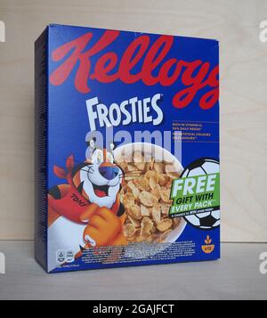 BATTLE CREEK, USA - CA. JULI 2021: Schachtel mit Kelloggs Fröschen Stockfoto