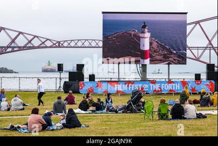 Port Edgar Marina, South Queensferry, Schottland, Großbritannien, 31. Juli 2021. Edinburgh International Film Festival, Film Fest on the Forth: Der Yachthafen verwandelt sich in ein Freiluftkino für ein Wochenende mit kostenlosen Vorführungen im Freien für Familien, die draußen sitzen möchten Stockfoto