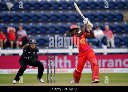 Hayley Matthews von Welsh Fire hat während des Hundert-Matches in Sophia Gardens, Cardiff, Fledermäuse. Bilddatum: Samstag, 31. Juli 2021. Stockfoto