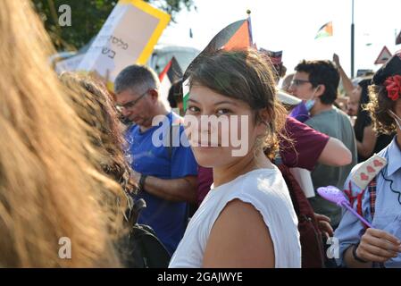 Jerusalem, Israel. Juli 2021. Israelisch-palästinensische Solidaritätsdemonstration gegen die Abschiebung in Sheikh Jarrah, gegen die rechtliche Diskussion über die Berufung der Bewohner der Nachbarschaft vor dem Hohen Gerichtshof Israels am kommenden Montag. Scheich Jarach, Jerusalem. Israel/Palästina. 30. Juli 2021.(Foto von Matan Golan/Alamy Live News) Quelle: Matan Golan/Alamy Live News Stockfoto