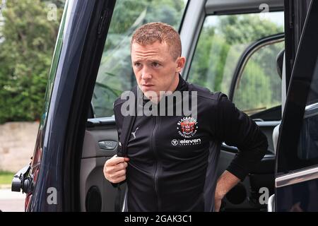 Morecambe, Großbritannien. Juli 2021. Shayne Lavery aus Blackpool erreicht am 7/31/2021 das Mazuma Stadium in Morecambe, Großbritannien. (Foto von Mark Cosgrove/News Images/Sipa USA) Quelle: SIPA USA/Alamy Live News Stockfoto